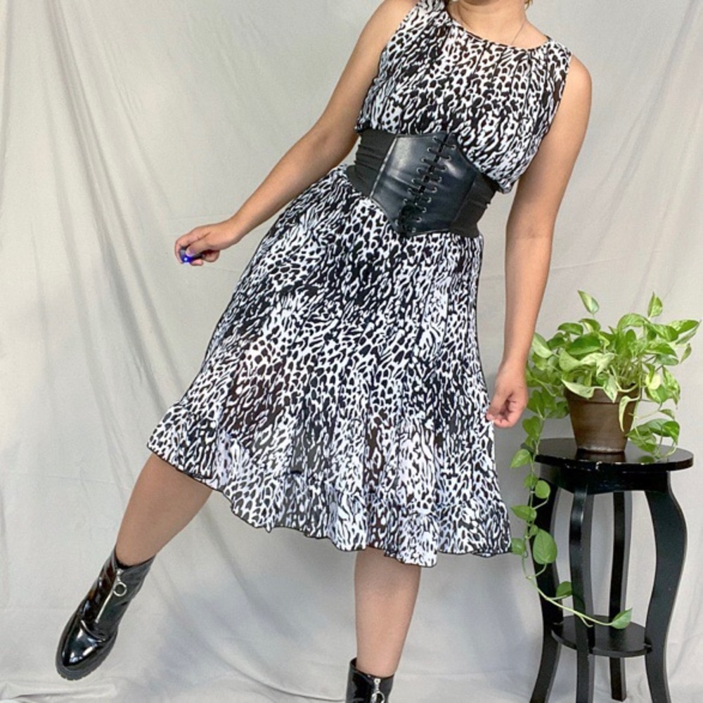 Black and white speckled pleated dress🖤